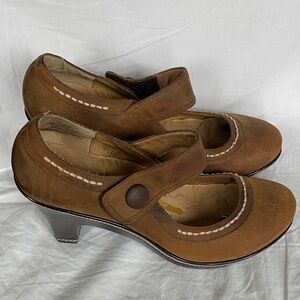 J-41 Women’s Romance Brown Leather Mary Jane Heels Size 9.5M